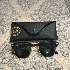 Ray bans clubmaster classic-polished black on gold